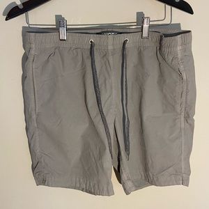 Size M. 7” inseam. Bonobos shorts.
